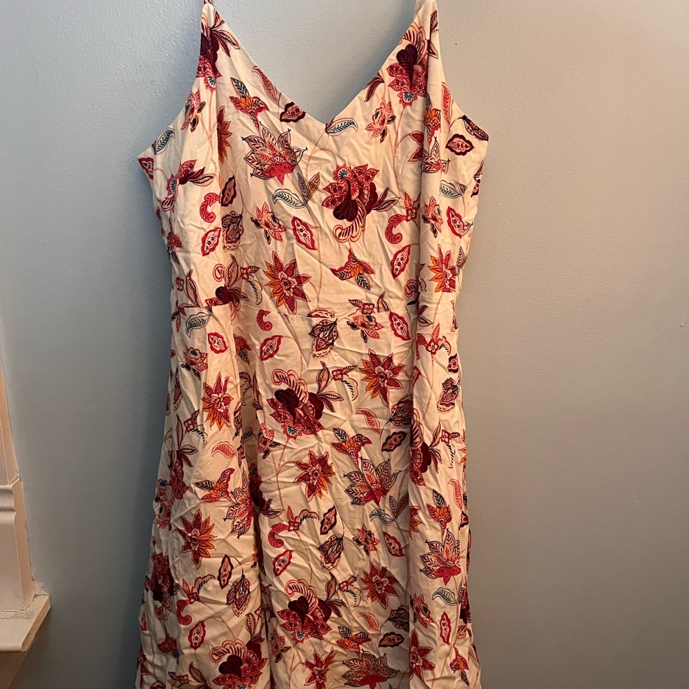 LOFT Midi Dress in Elegant Cream with Floral Patterns